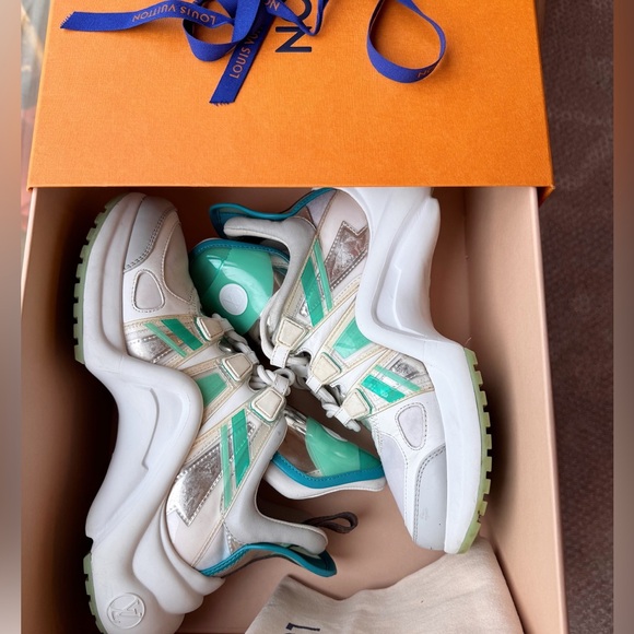 SOLD❌Louis vuitton LV archlight green white monogram pvc leather sneakers - Picture 5 of 16